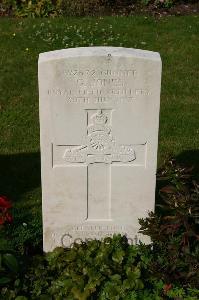 Dozinghem Military Cemetery - Jones, G